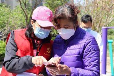 党建惠双山，服务暖民心——市北区双山街道举办党建服务公益大集，环保咨询受热捧